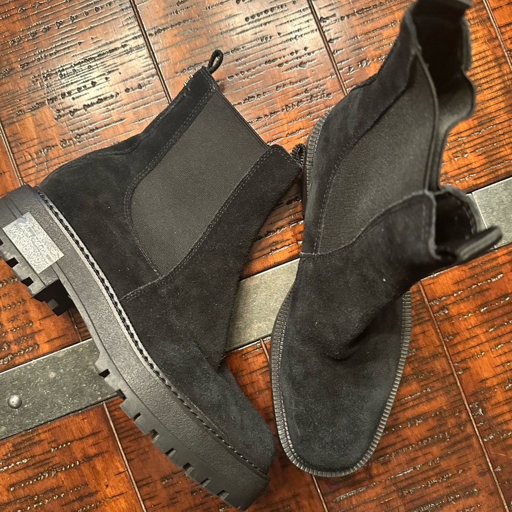 NWOB Sam Edelman Waterproof Black Suede Ankle Booties